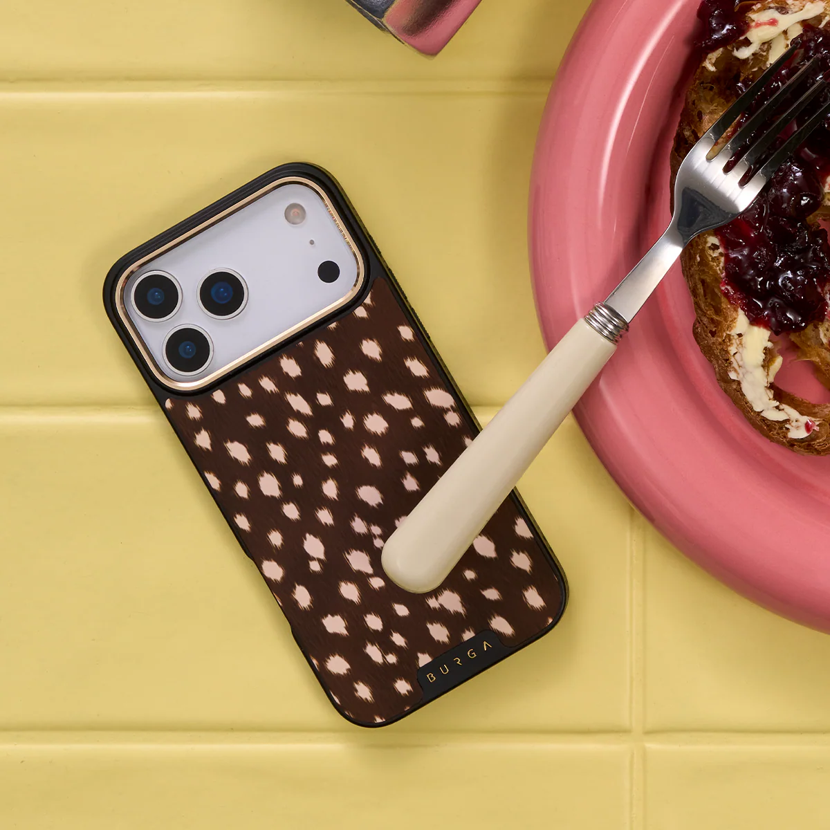 Cinnamon Roll - iPhone 17 Pro Funda - Image 32